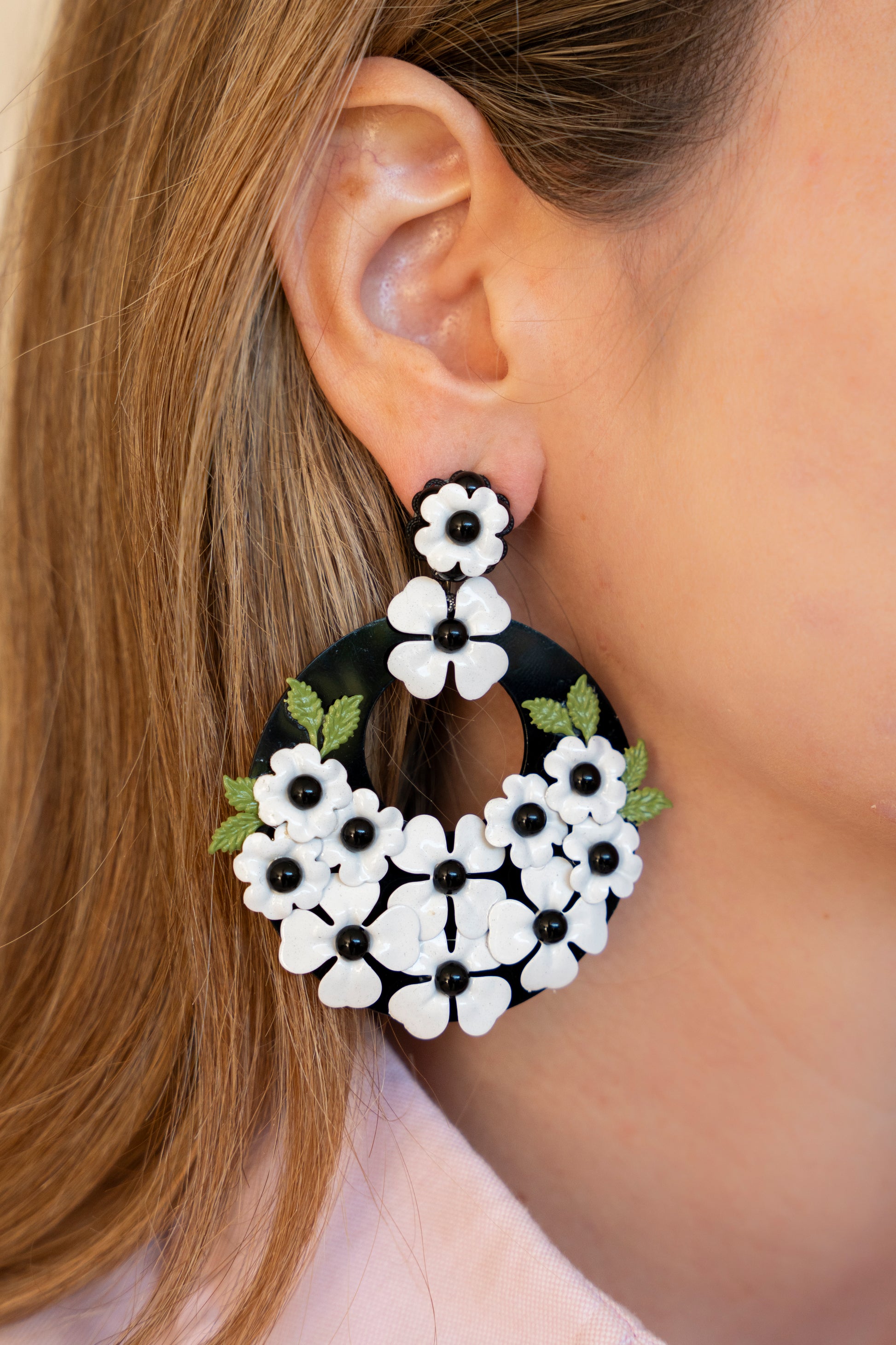 Black Resin Hoops With Ivory Flower Details - La Jolla